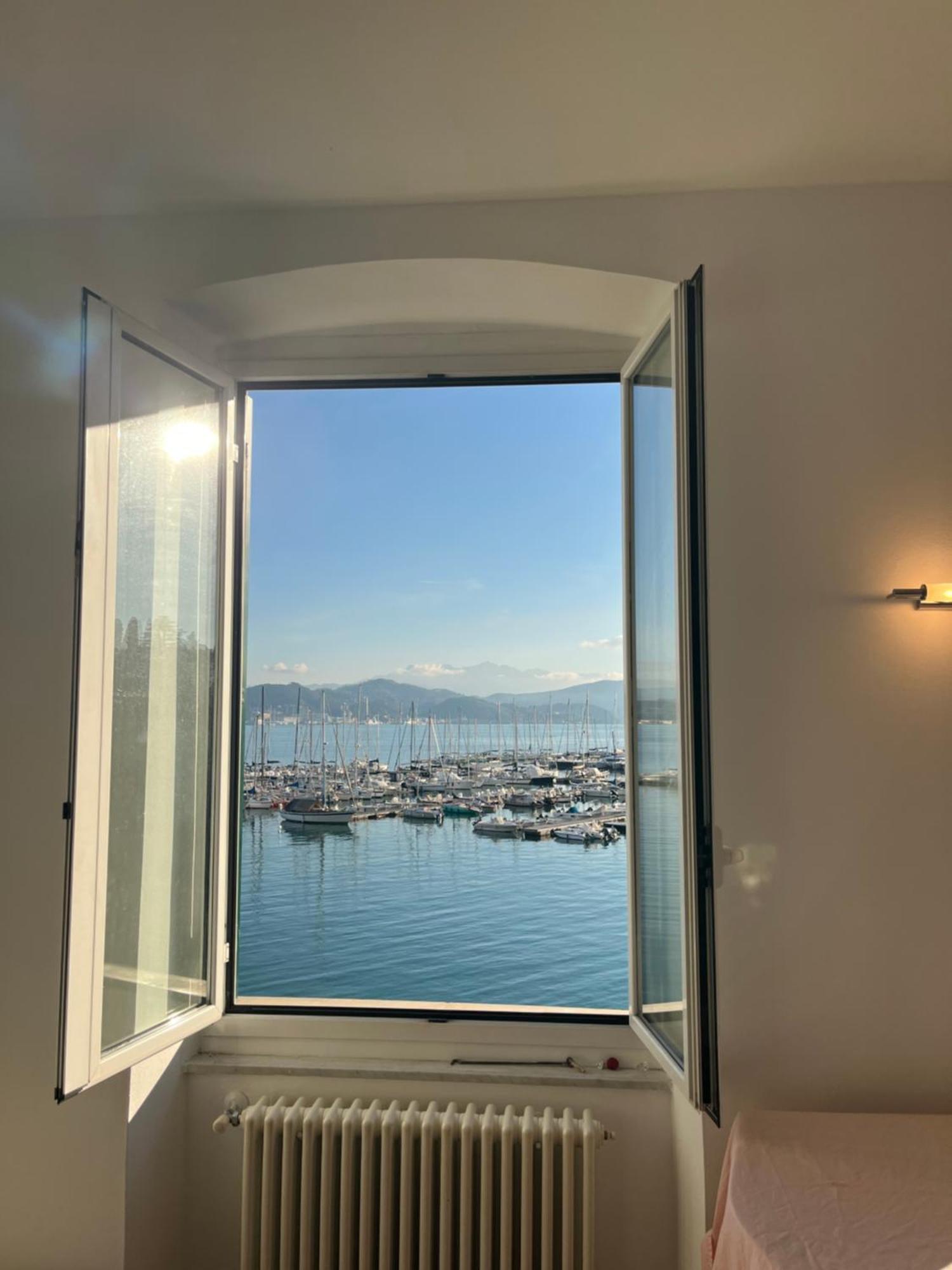 About Italy Holiday Rooms And Apartments ポルトヴェーネレ エクステリア 写真