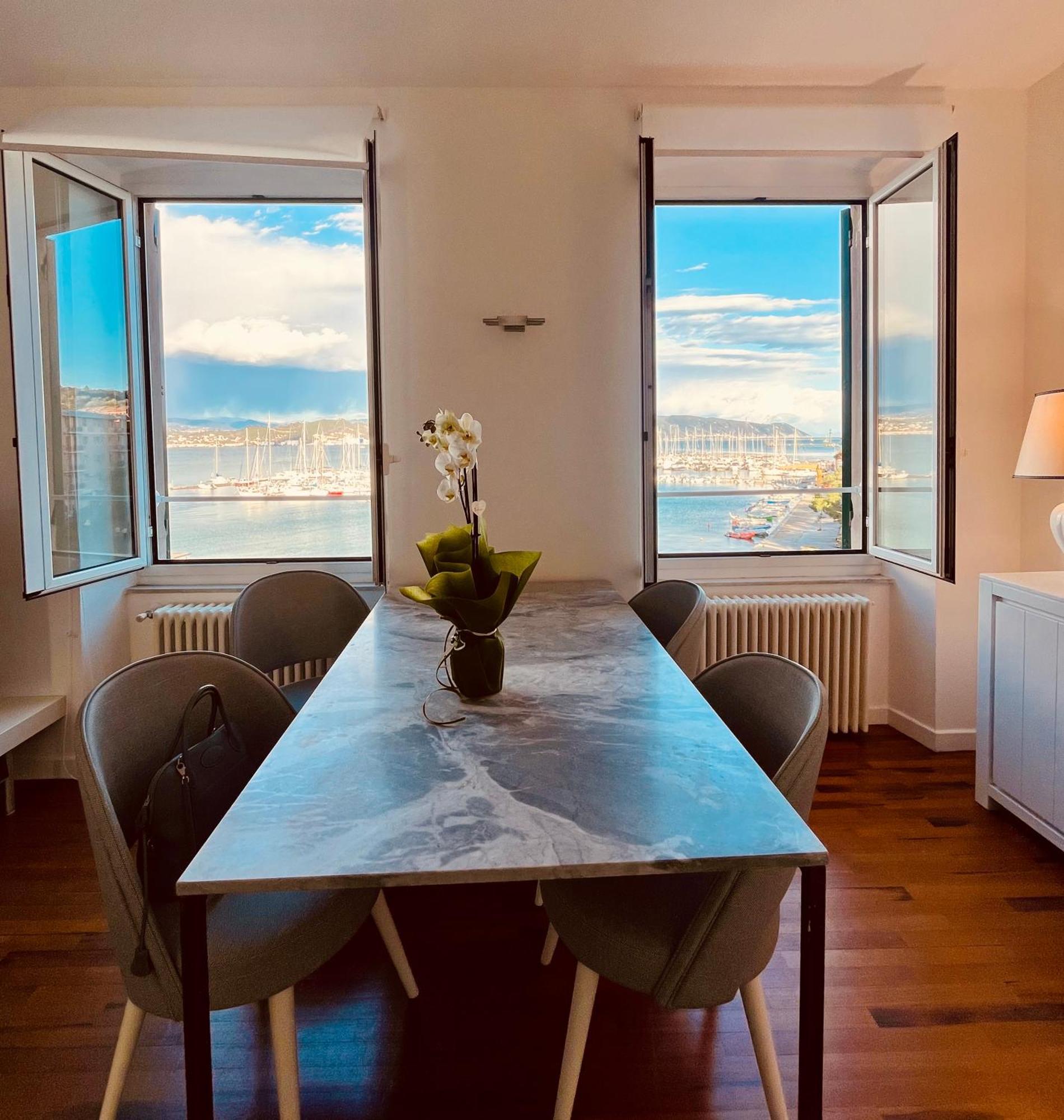 About Italy Holiday Rooms And Apartments ポルトヴェーネレ エクステリア 写真