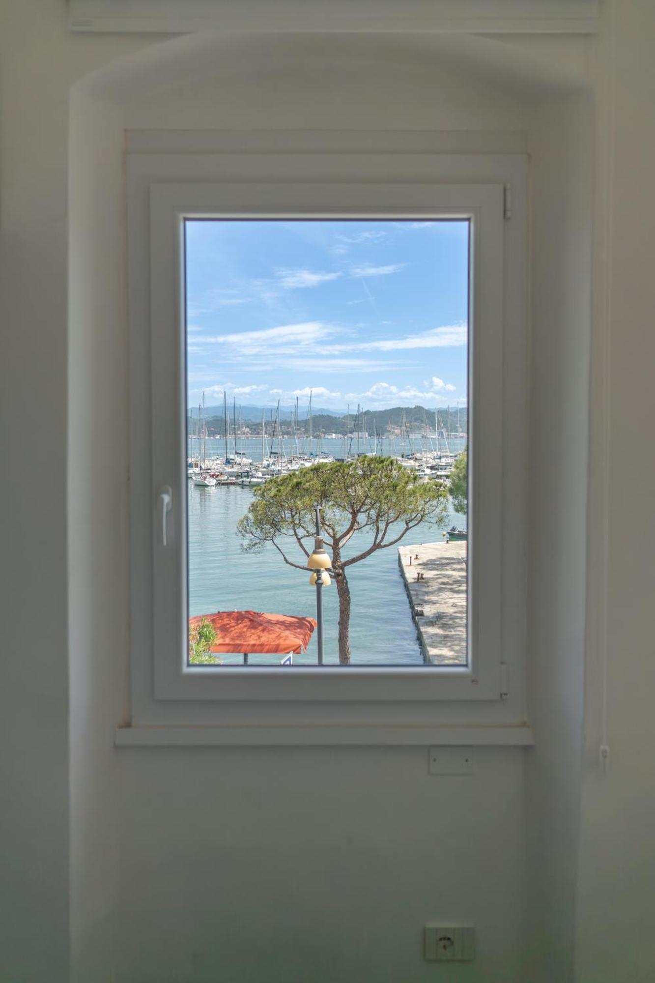 About Italy Holiday Rooms And Apartments ポルトヴェーネレ エクステリア 写真